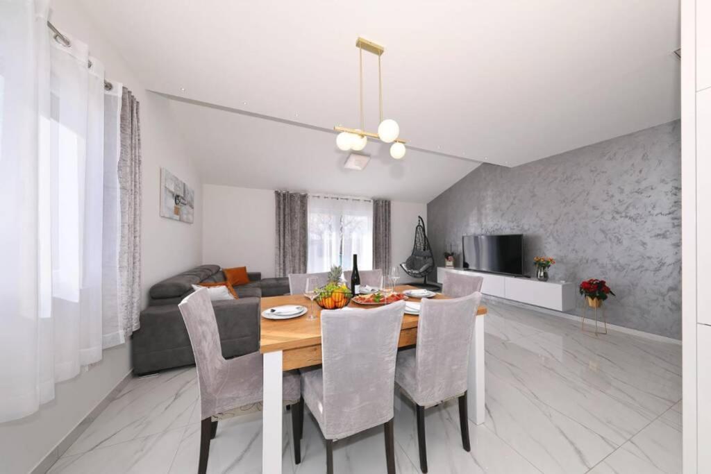 Apartman Chiara Galovac  المظهر الخارجي الصورة
